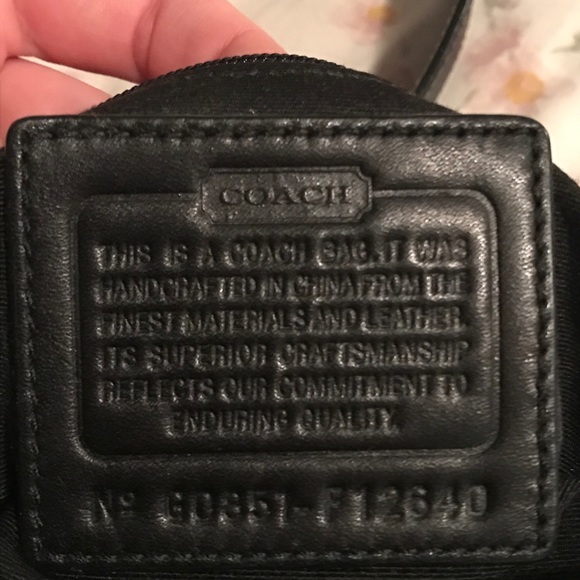 Early 2000’s Coach emblem bag - Picture 3 of 4
